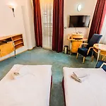 Szálloda Set 4*