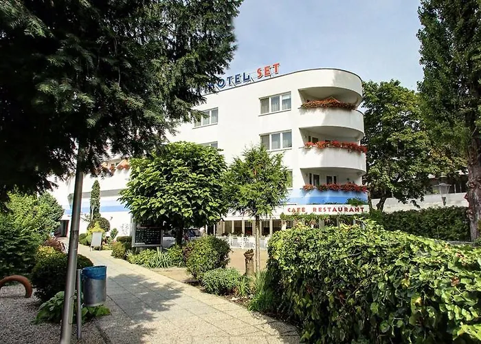 Set Hotel