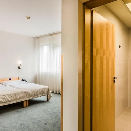 Set Братислава